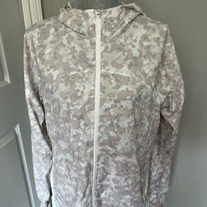 Athleta Gray and White Camo Running Jacket Size M EUC
